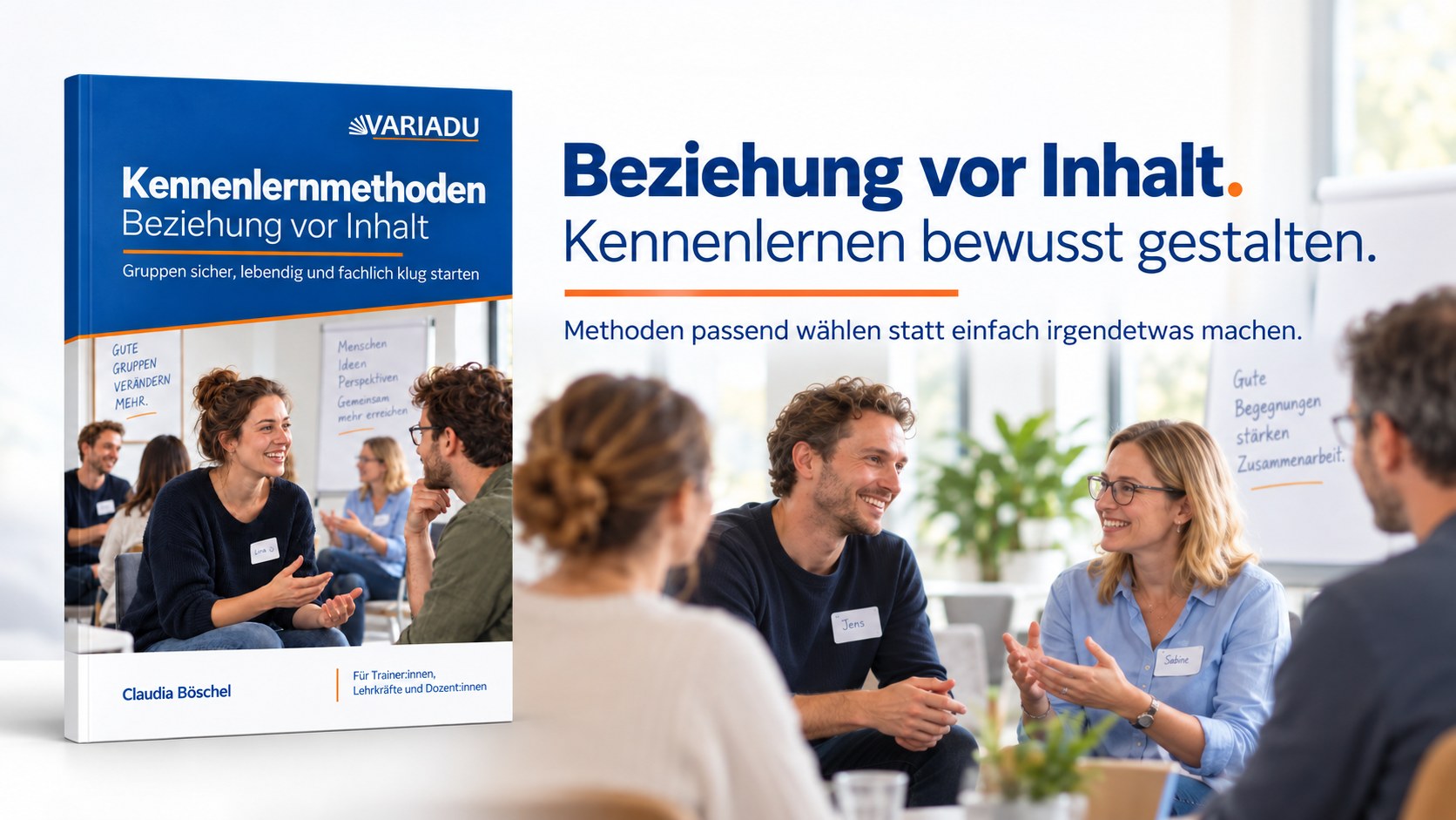Workbook „Kennenlernmethoden: Beziehung vor Inhalt“ neben einer Seminargruppe im Gespräch, Schriftzug „Beziehung vor Inhalt. Kennenlernen bewusst gestalten.“